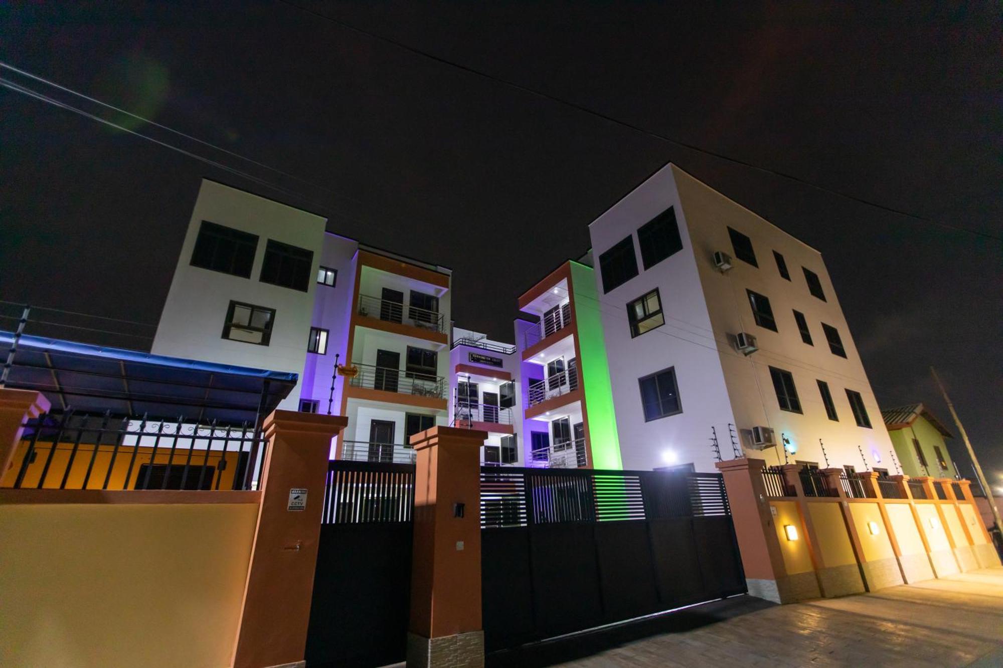 Washington Apartments - Just 25Mins Drive From The Airport Kwashieman Экстерьер фото