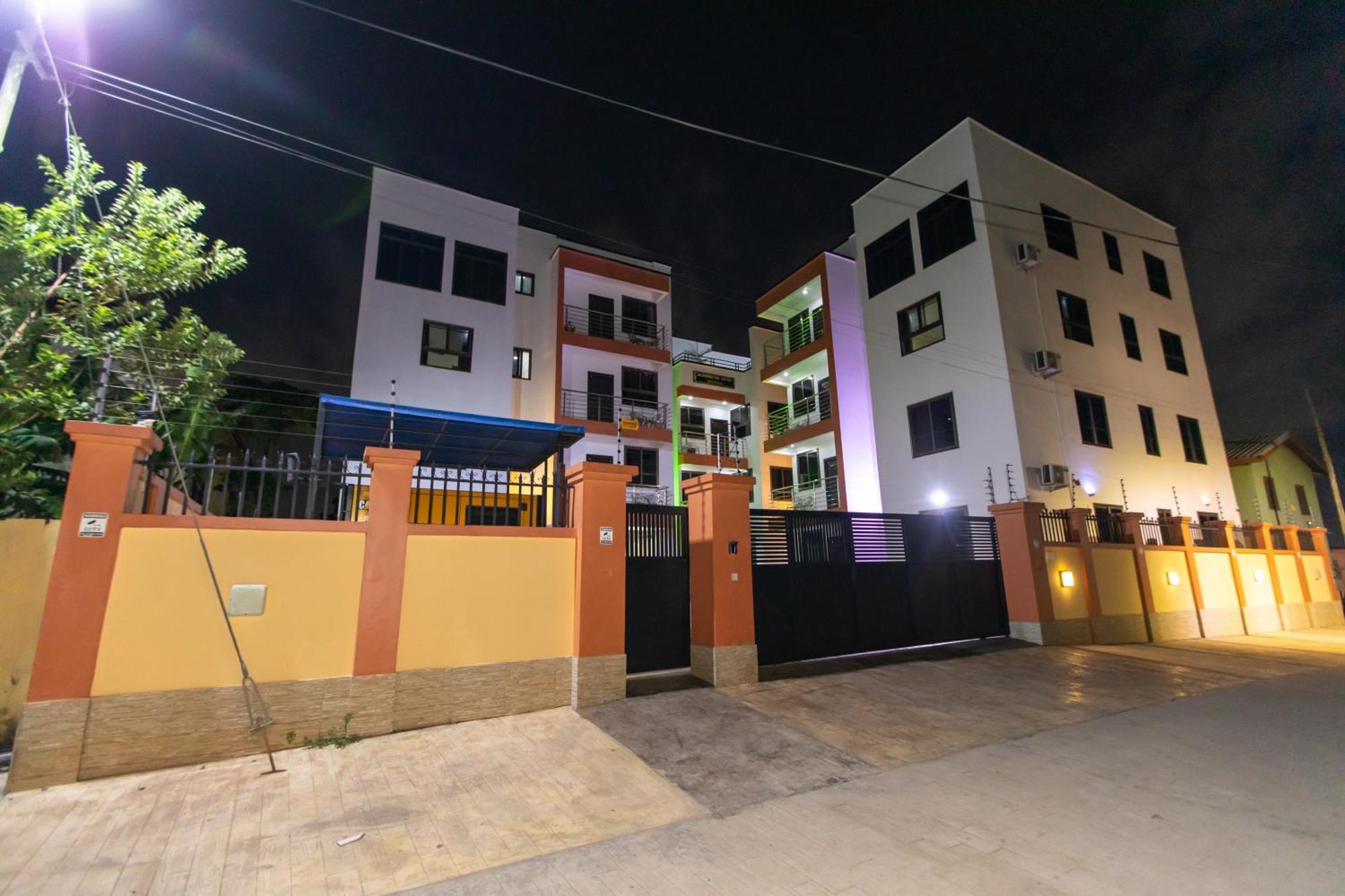 Washington Apartments - Just 25Mins Drive From The Airport Kwashieman Экстерьер фото
