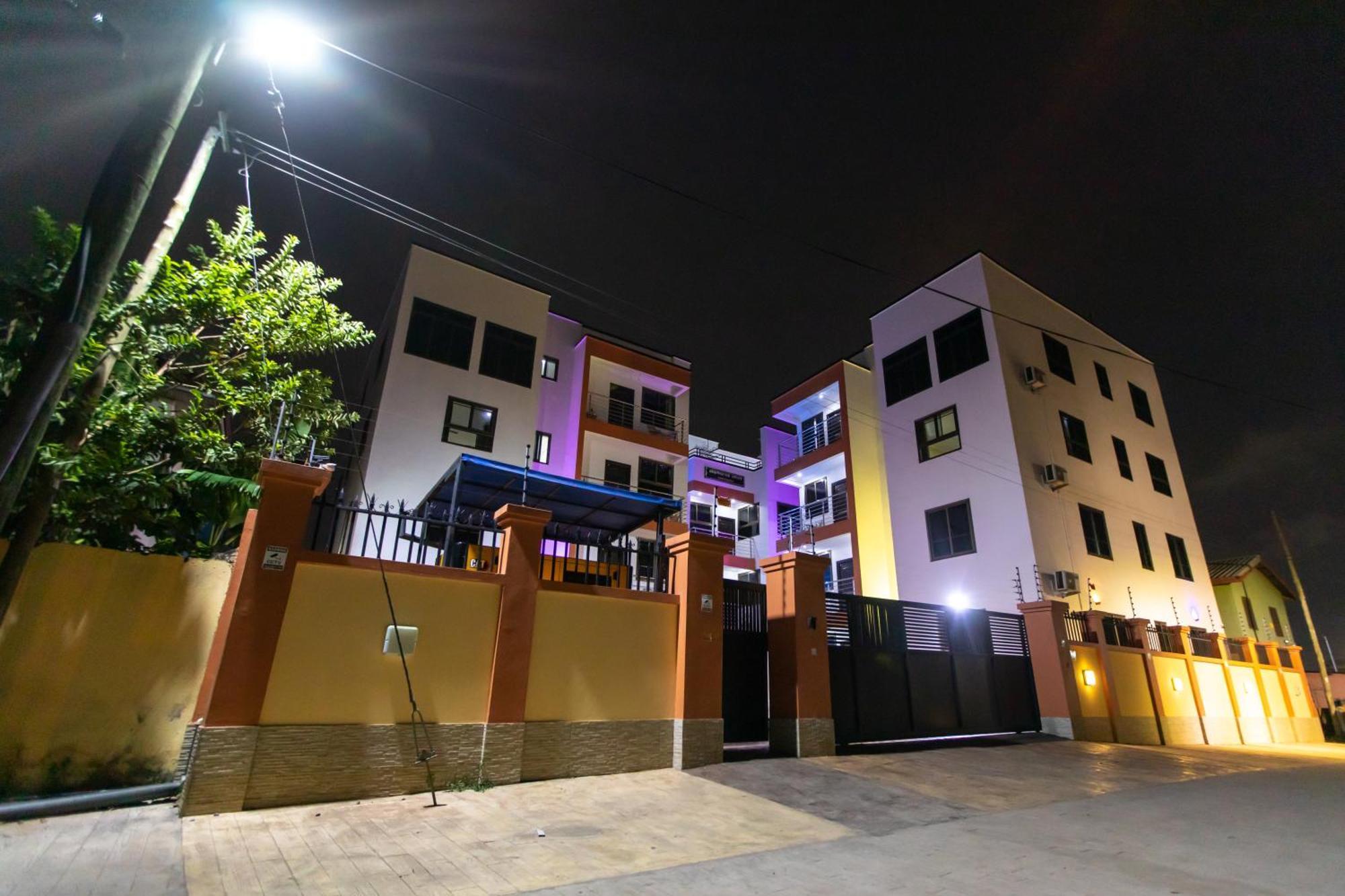 Washington Apartments - Just 25Mins Drive From The Airport Kwashieman Экстерьер фото