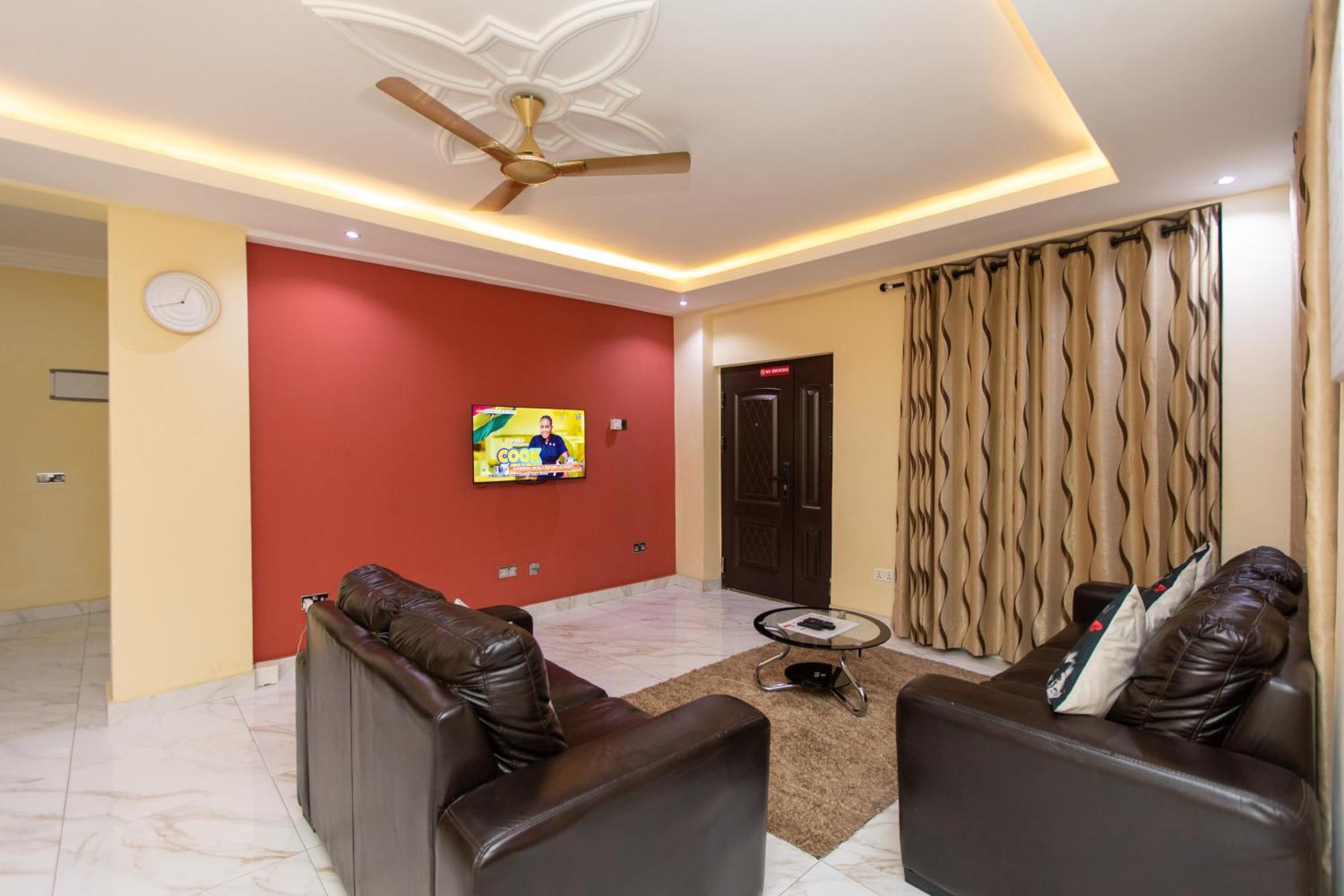 Washington Apartments - Just 25Mins Drive From The Airport Kwashieman Экстерьер фото