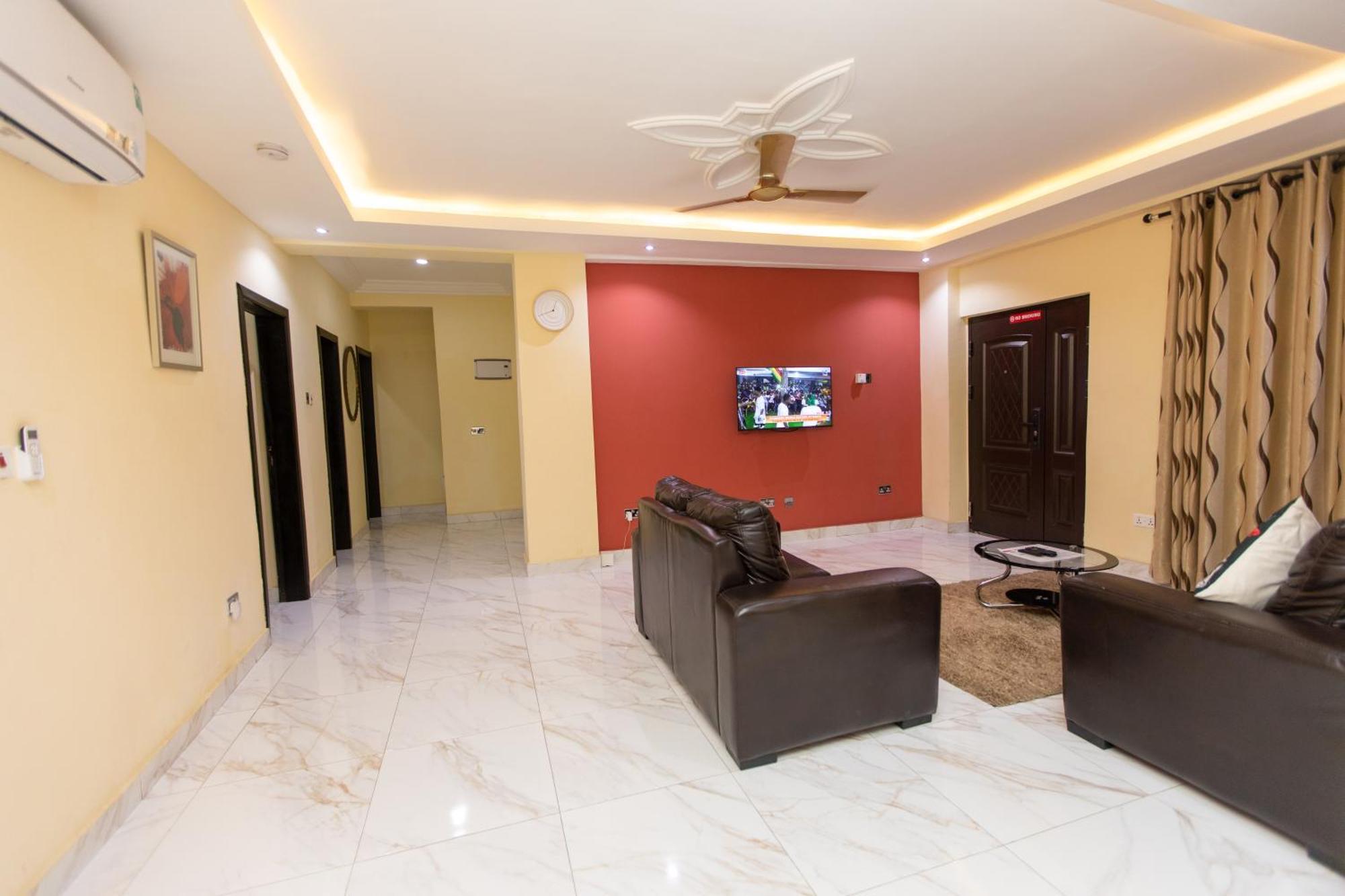Washington Apartments - Just 25Mins Drive From The Airport Kwashieman Экстерьер фото