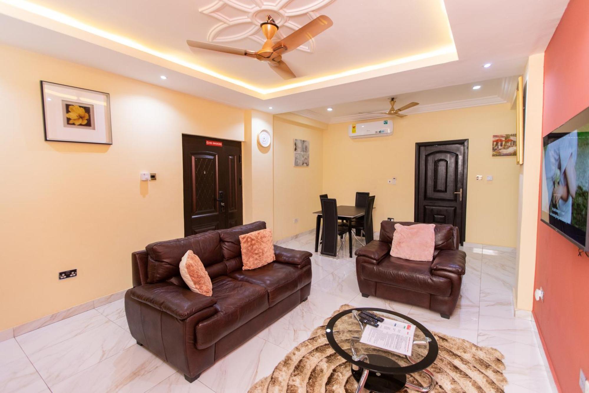 Washington Apartments - Just 25Mins Drive From The Airport Kwashieman Экстерьер фото
